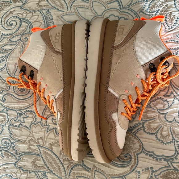 UGG suede and canvas sharp looking hiking boots nice - Picture 5 of 6